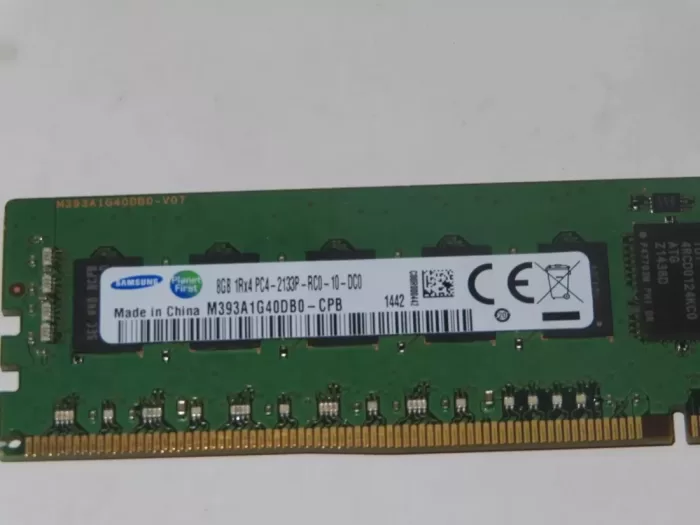 Samsung M393A1G40DB0-CPB2Q 8GB PC4-17000 DDR4 -2133MT/s 1RX4 ECC Memory